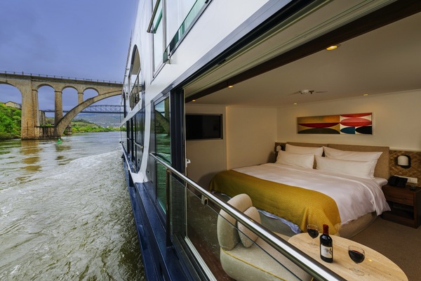 Avalon Waterways Avalon Alegria Panorama Suite Bedroom 5.jpg